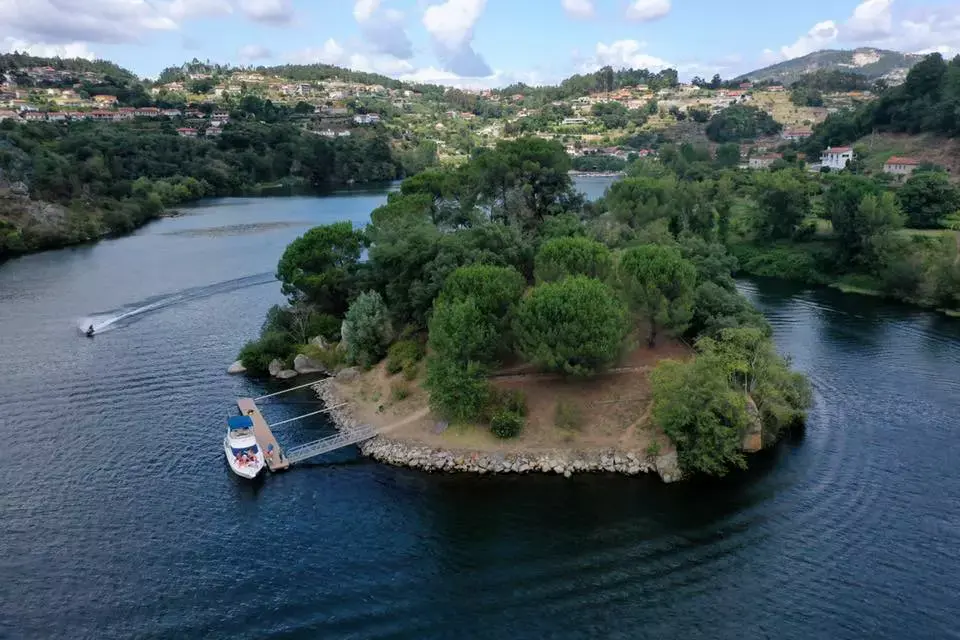Local sossegado no Rio Douro junto ao Paiva e Ilha dos amores, apenas a 8 km dos famosos passadiços.