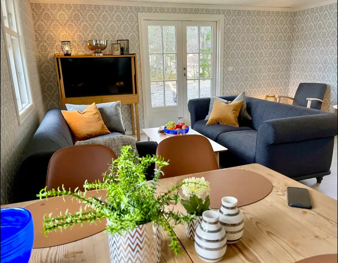 Koselig hytte med eigen strandlinje