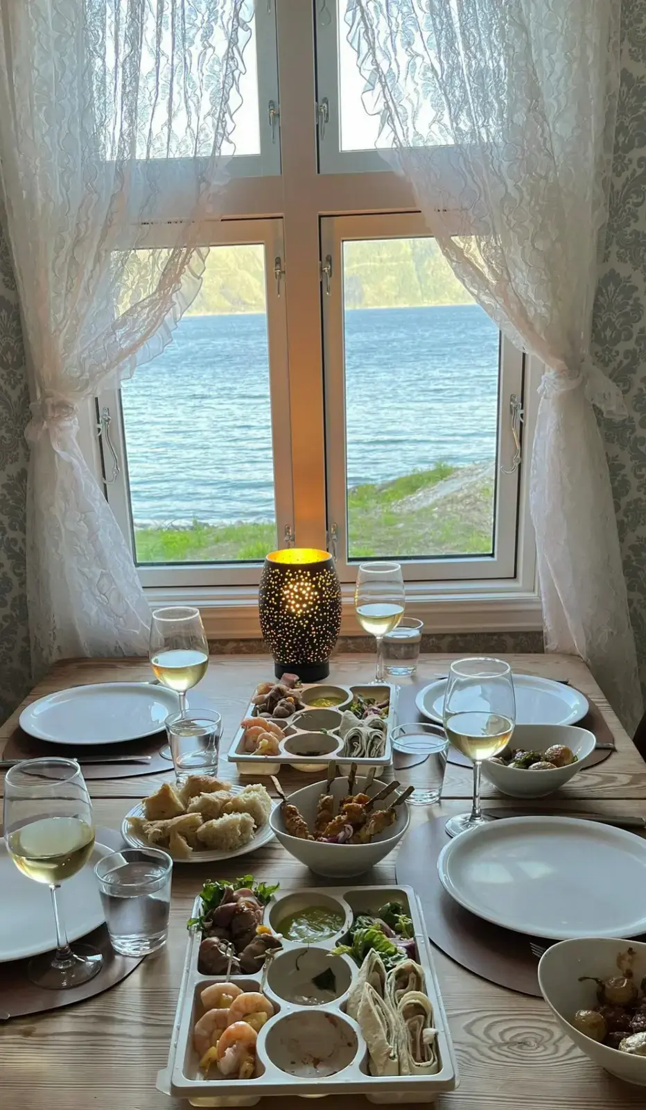 Koselig hytte med eigen strandlinje