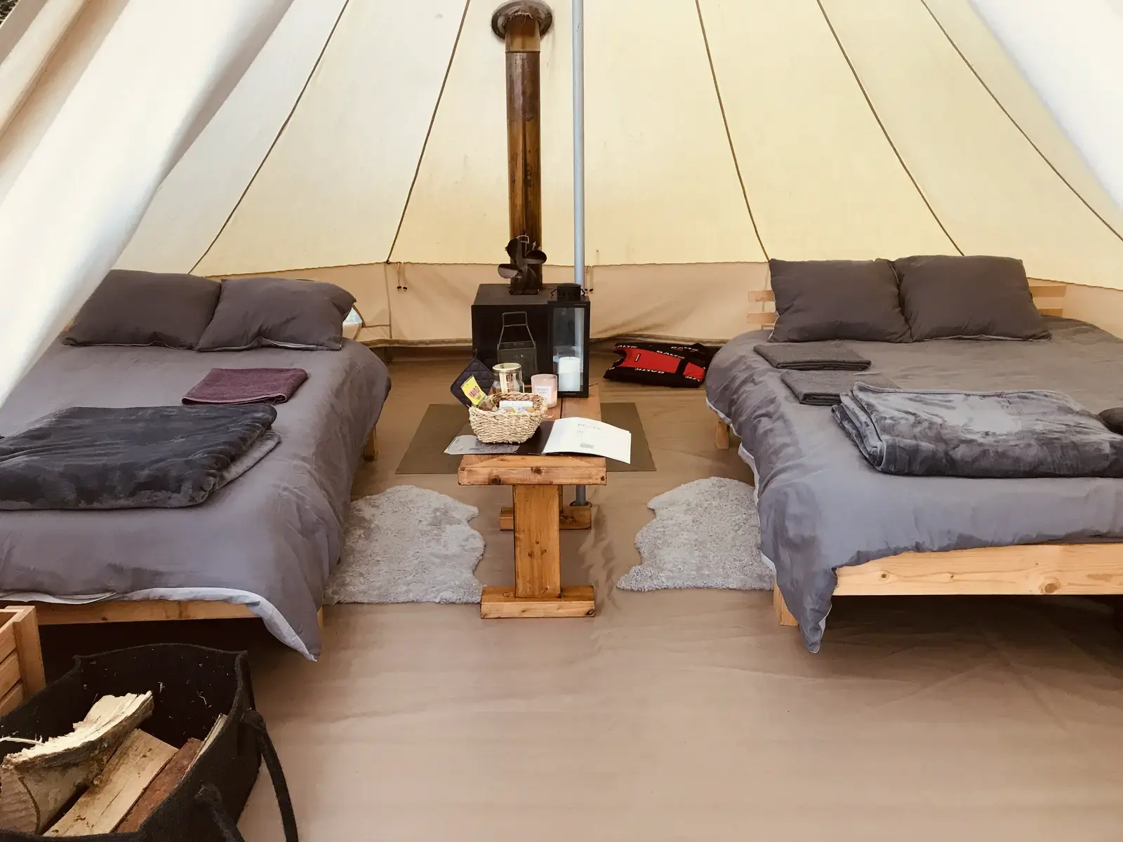 FRISBO LODGE - GLAMPING TENT, LAKE SHORE, indoor fireplace