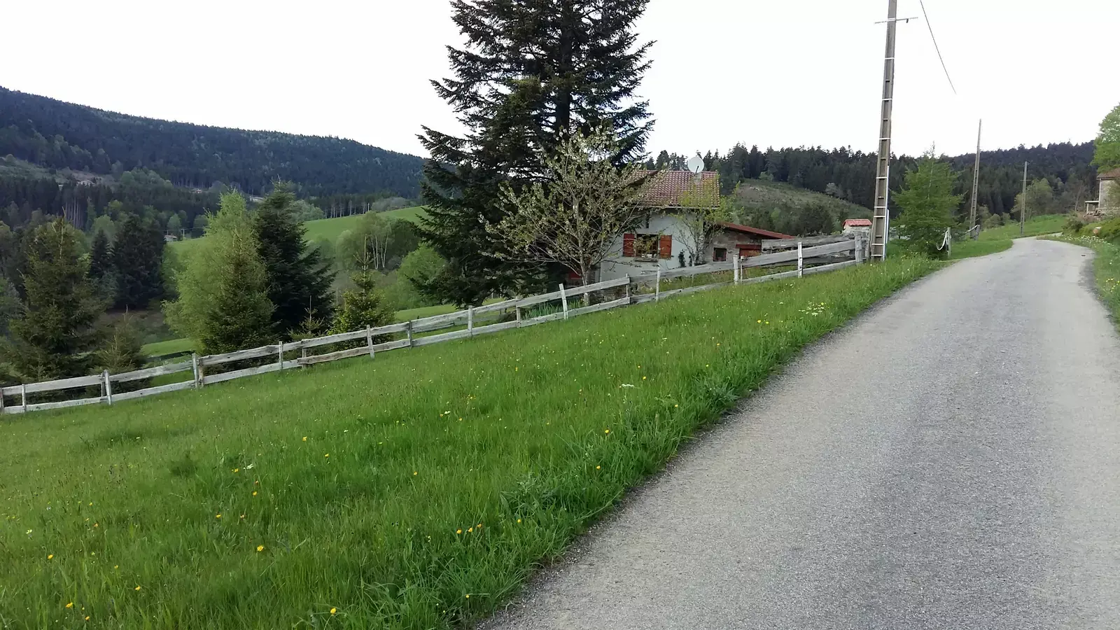 Espace très calme et site protégé, pêche et cueillette.