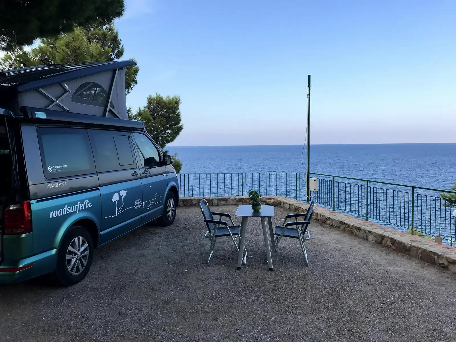 MOTORHOME/CARAVAN - Spacious pitches with an enchanting and suggestive see view.