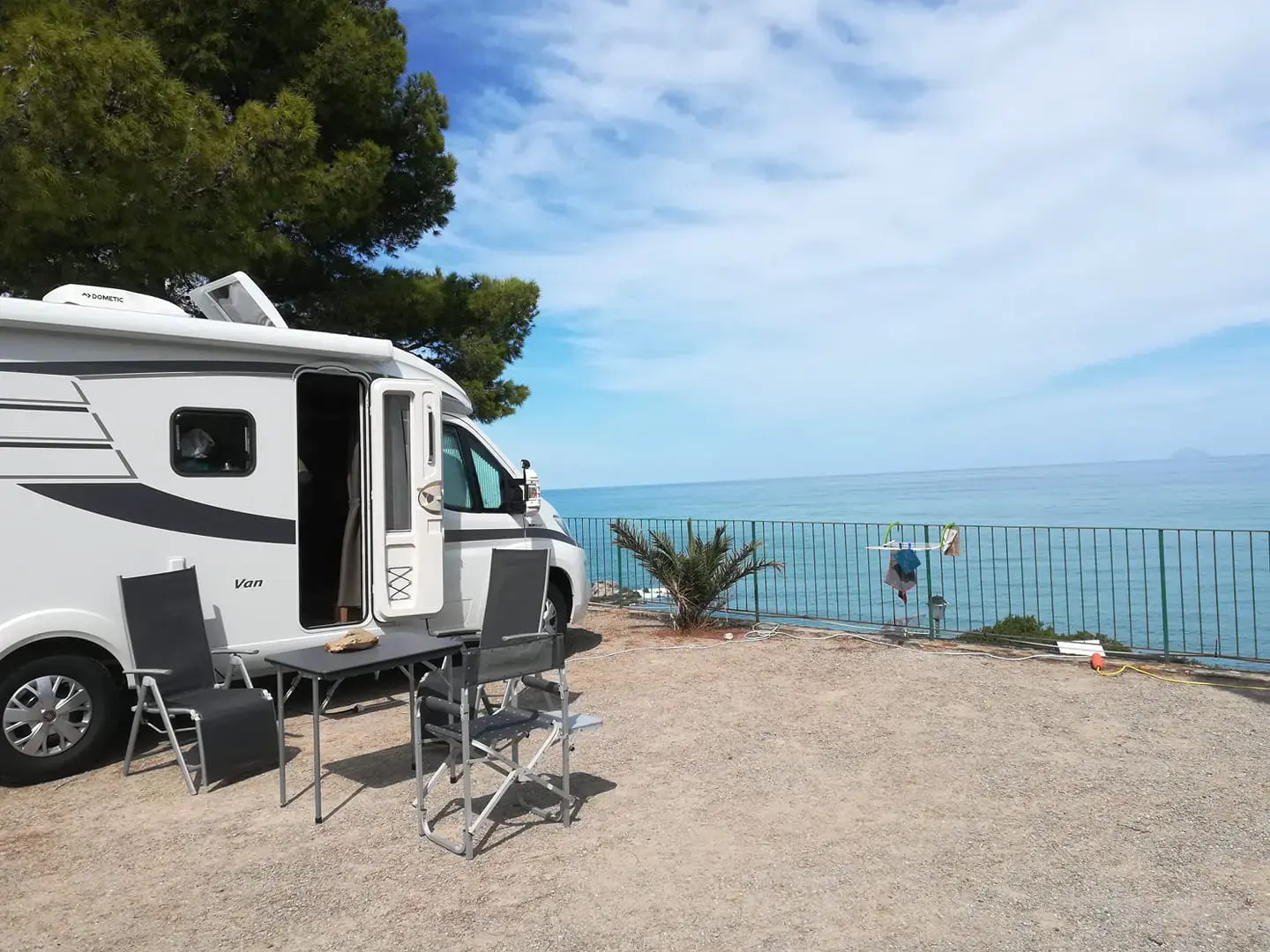 MOTORHOME/CARAVAN - Spacious pitches with an enchanting and suggestive see view.