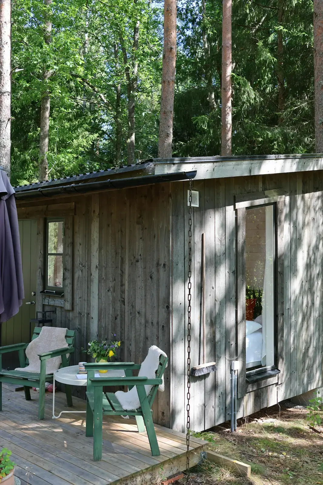 Anna - Liten, mysig stuga för två bredvid Drevåen och sjön Mien