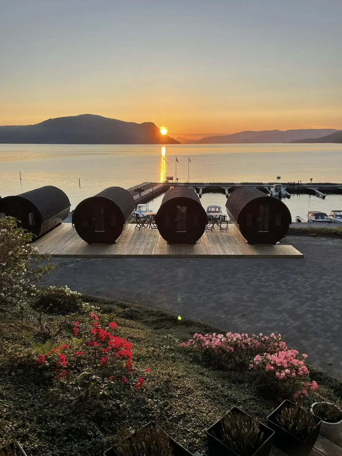 Sleeping barrel lodge