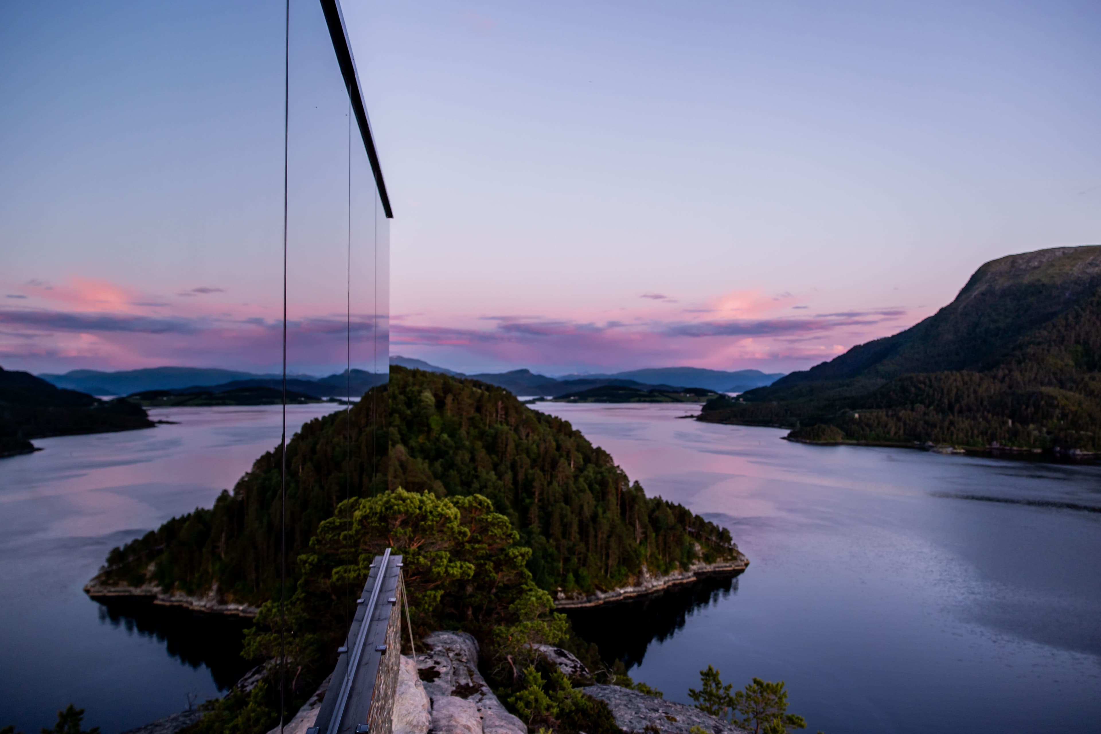 Glass Cabins in Norway | Book a Glass Igloo or Mirror Cabin